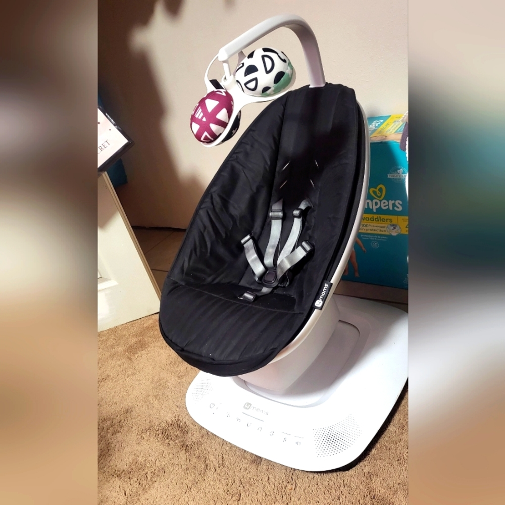 4Moms MamaRoo4 multi motion infant swing